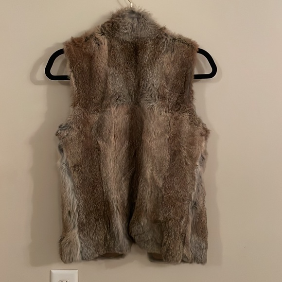 Beautiful LIKE NEW real fur vest - Picture 4 of 4